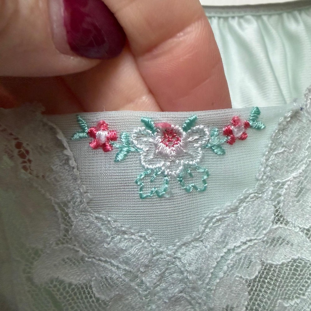 Shadowline Vintage Mint Green Lace Trim Floral Embroidered Nylon Nightgown Small - Picture 5 of 8